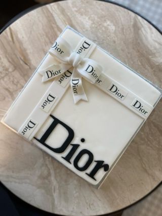 Dior 🤍 #dior #erhartovacukrarna #cake #luxury #fashion #woman #vogue #erhart #luxurylife #luxurydesign #luxury💎 #womanenergy