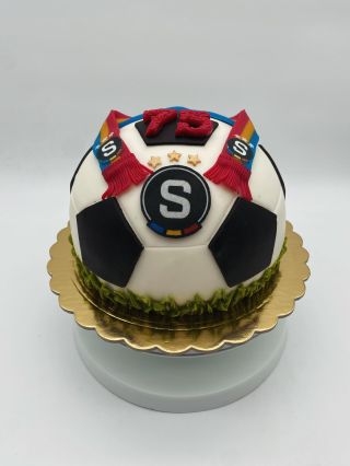 Hodně štěstí k zítřejšímu zápasu! 💙💛❤️ @acsparta_cz #spartapraha #fotballcake #goodluck ⚽️