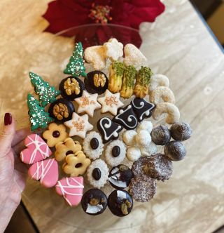 Vánoční klasika v celé své kráse 🎄✨ Každý kousek jiný, ale dohromady tvoří dokonalou sváteční náladu. Pečeno s radostí,...